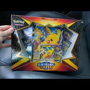 Pokémon Shining Fates Pikachu V Box  TCG